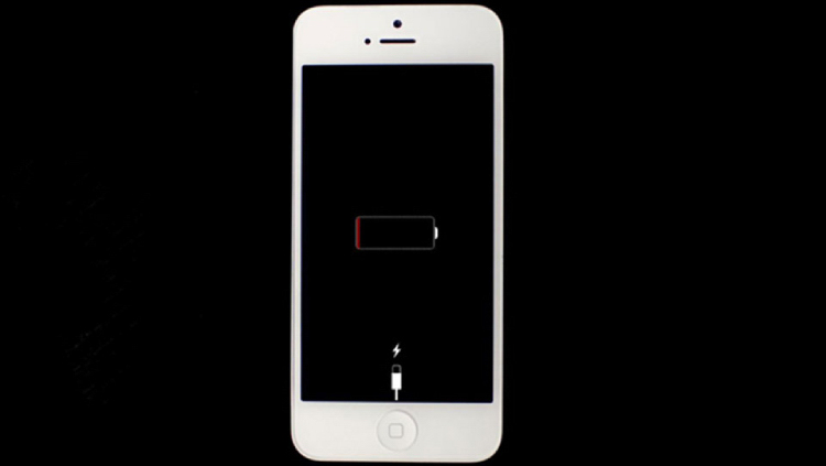 Cách sửa điện thoại iPhone 6 không lên màn hình bằng sạc pin
