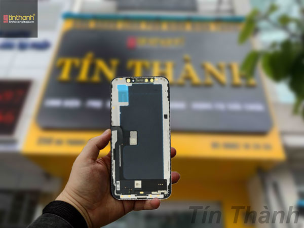 Mua màn hình iPhone XS tại Tín Thành mới để khắc phục iPhone XS bị sọc màn hình