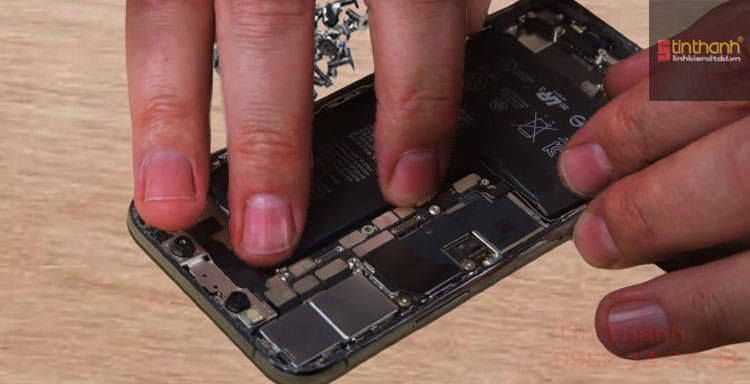 Khi nào cần mua và thay pin dung lượng cao iPhone XS