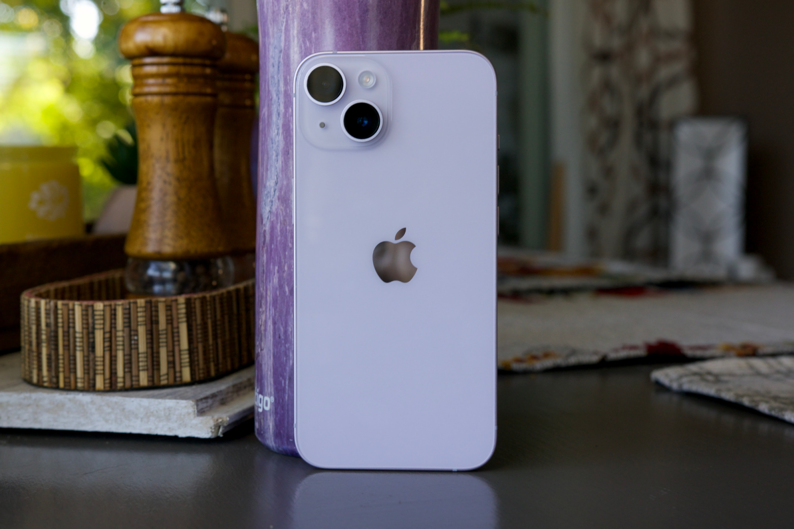 mua-mat-kinh-lung-iPhone-14-zin-lo-camera-lon-chinh-hang-2